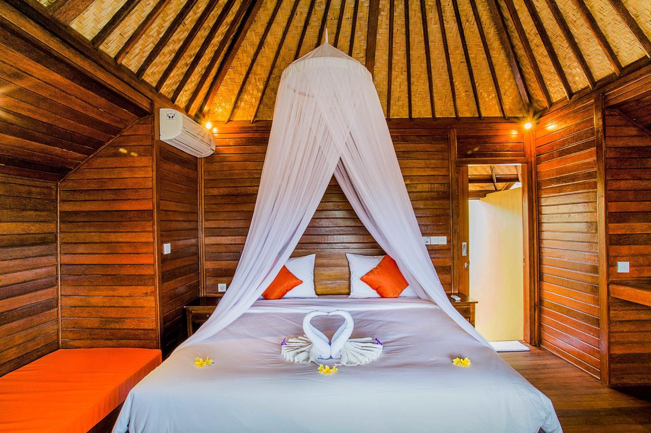 ホテル Samanta Huts レンボンガン島 エクステリア 写真