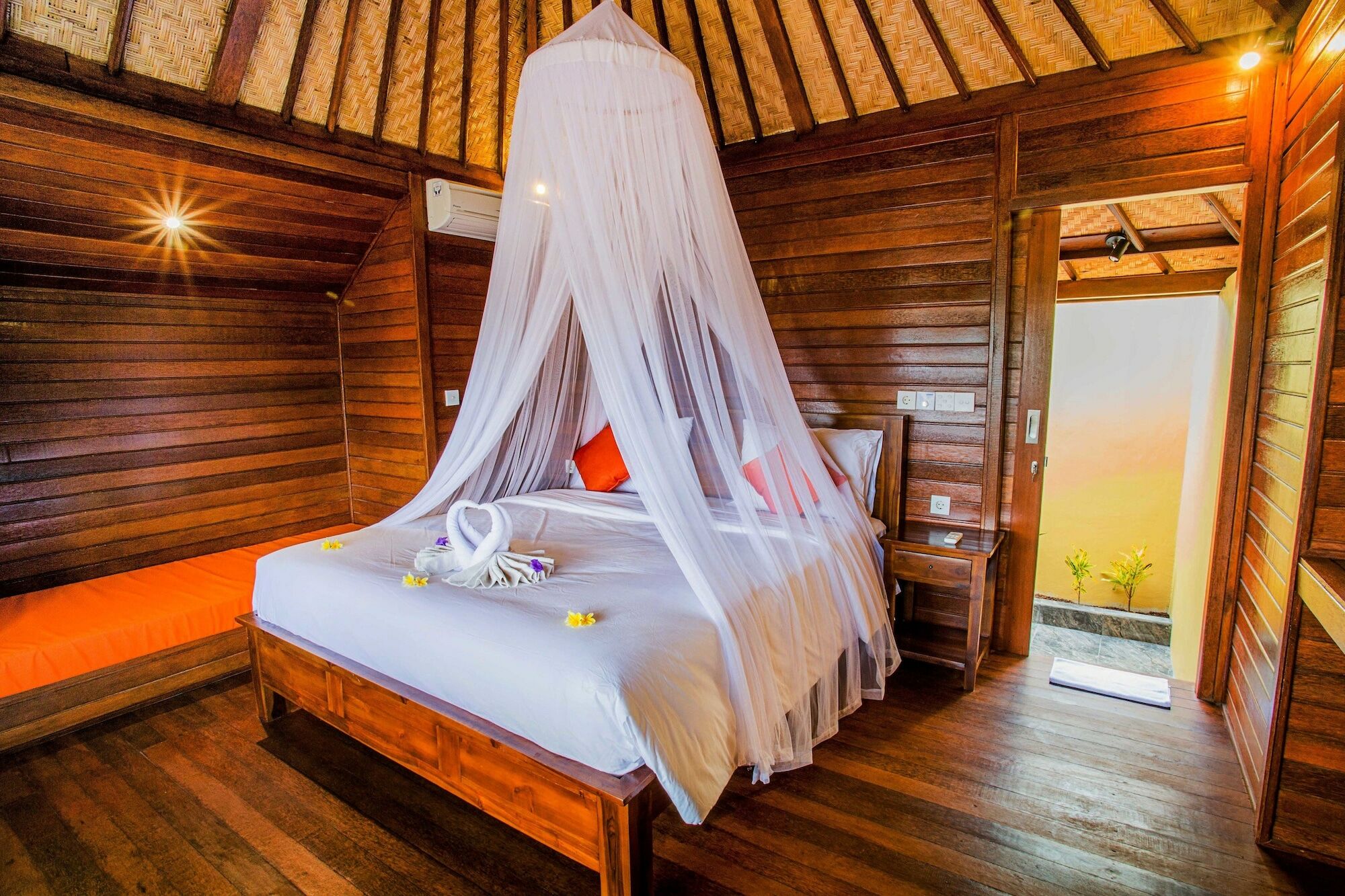 ホテル Samanta Huts レンボンガン島 エクステリア 写真